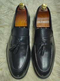 Mocassins cuir noir pompons style classique