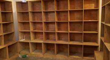 Grand présentoir 3 côtés en contreplaqué 18 mm – 60 cases
