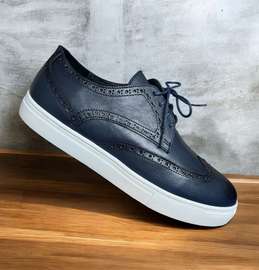Chaussures cuir noir semelle blanche confort et style