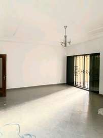 Appartement spacieux lumineux avec grilles de sécurité
