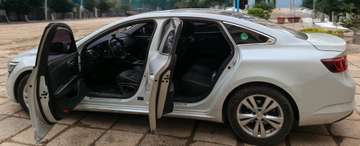 LOCATION DE RENAULT SM6