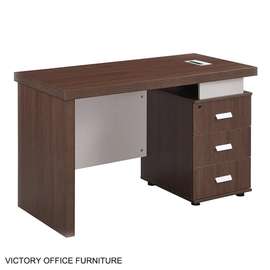 Table de Bureau bois 3 tiroirs finition sombre