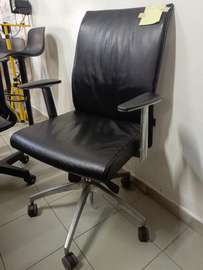 Chaise bureau cuir noir ergonomique avec roulettes