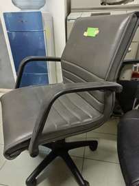 Chaise bureau similicuir gris foncé pivotante ergonomique