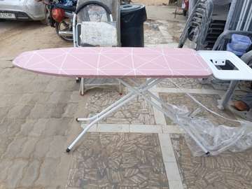 Planche à repasser pliable rose stable avec support fer