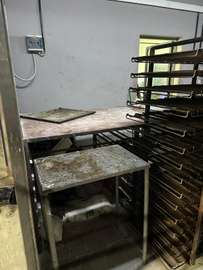 CHARRIOTS à GLISSIÈRES / RACKS PORTE-PLATEAUX