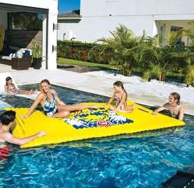Aire de jeux aquatique gonflable avec glissade