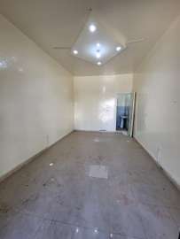 Magasin avec toilette à Liberté 5 (rue sans soleil)