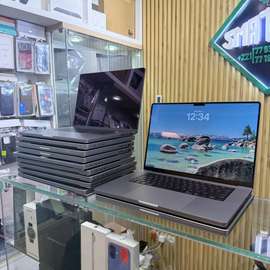 Macbook pro 16" M1 Pro 1To & 512Gb Ram 32Gb & 16Gb