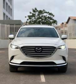 Mazda CX-9 SUV blanc spacieux fiable