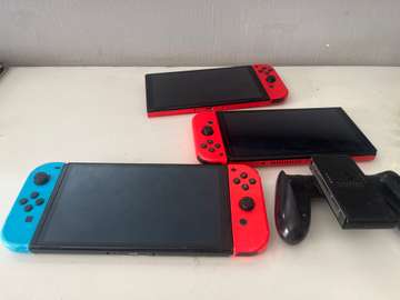 3 switch à vendre une complète et 2 sans manette gauche
