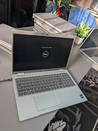 Dell 5540 i5 13th gen ) SSD 512gb / 16gb ram