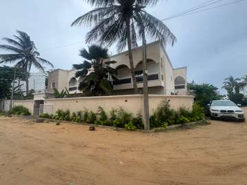 Villa moderne à louer aux Almadies derrière casino cap vert