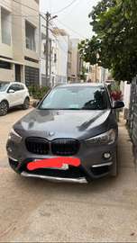 BMW X1 SUV compact gris métallisé performant
