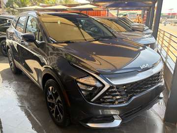 Kia Sportage 2023 SUV noir moderne et spacieux