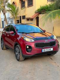 Kia Sportage SUV compact rouge dynamique