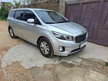 Kia Carnival 10 places