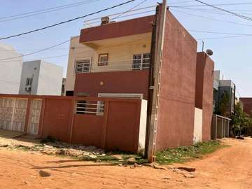 Maison 2 étages sécurisée avec balcon à Dakar