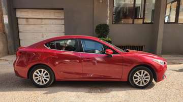 Location Mazda 3