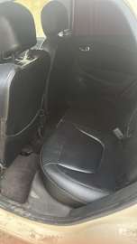 Renault Captur SUV compact beige noir