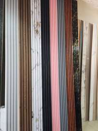 Moulures décoratives bois MDF modernes et colorées