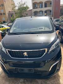 PEUGEOT TRAVELLER 8 places automatique diesel