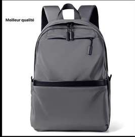 Sac à dos gris résistant avec poches multiples