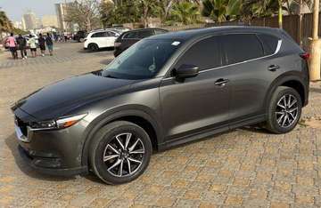 Mazda CX-5 SUV 5 portes gris métallisé moderne