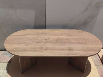 Table basse ovale bois clair compacte moderne