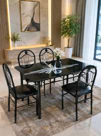 Table a manger 4 chaises élégant