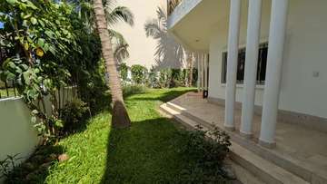 Villa commerciale aux Almadies à louer