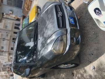 Hyundai voiture compacte gris métallisé économique