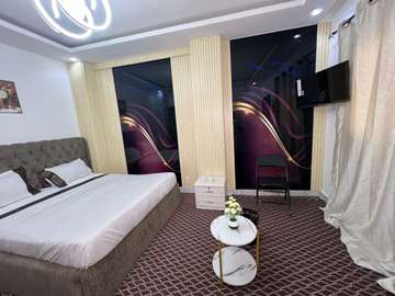 Belle et spacieuse chambre au Point E