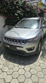 Jeep Compass 2018 SUV argent robuste et polyvalent