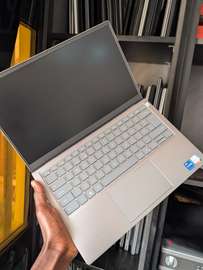 Del inspiron 14 i7 11th gen / 512gb / 16 gb ram