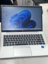 HP EliteBook i5 14 pouces Argent Windows 11