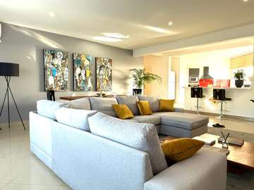 À VENDRE-  APPARTEMENT MEUBLÉ  À NGAPAROU