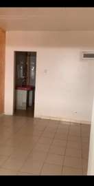 Grande chambre avec SDB à louer à Amitié 3
