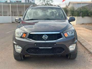 SsangYong Korando 4x4 Gris SUV robuste et confortable