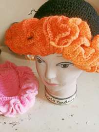 Chapeau froufrou en crochet