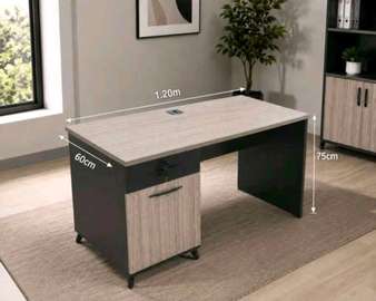 Bureau 1.20m très bonne qualité