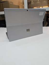 Surface Pro 5 i5 7ieme 8g de ram 256