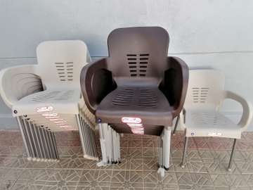 Chaises en plastique