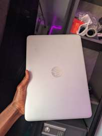 HP elitebook i5/ SSD 256gb / 8gb ram