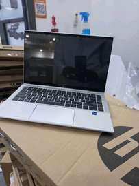 HP elitebook 1040 G8