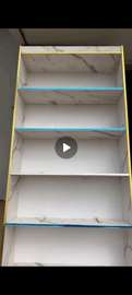 Etagere de rangement disponible au