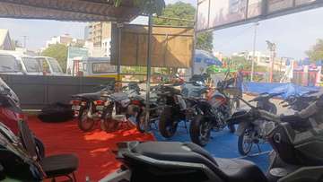 Motos