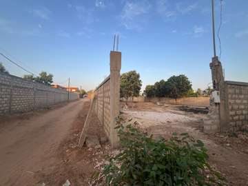 Terrain de 1000 m² entièrement clôturé à vendre 🌴✨