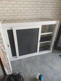 Vitrine coulissante aluminium blanc avec volet intégré