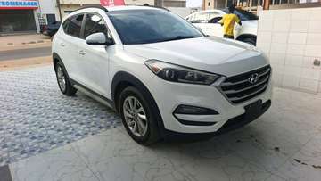 Hyundai Tucson 2017 SUV blanc économique et sûr